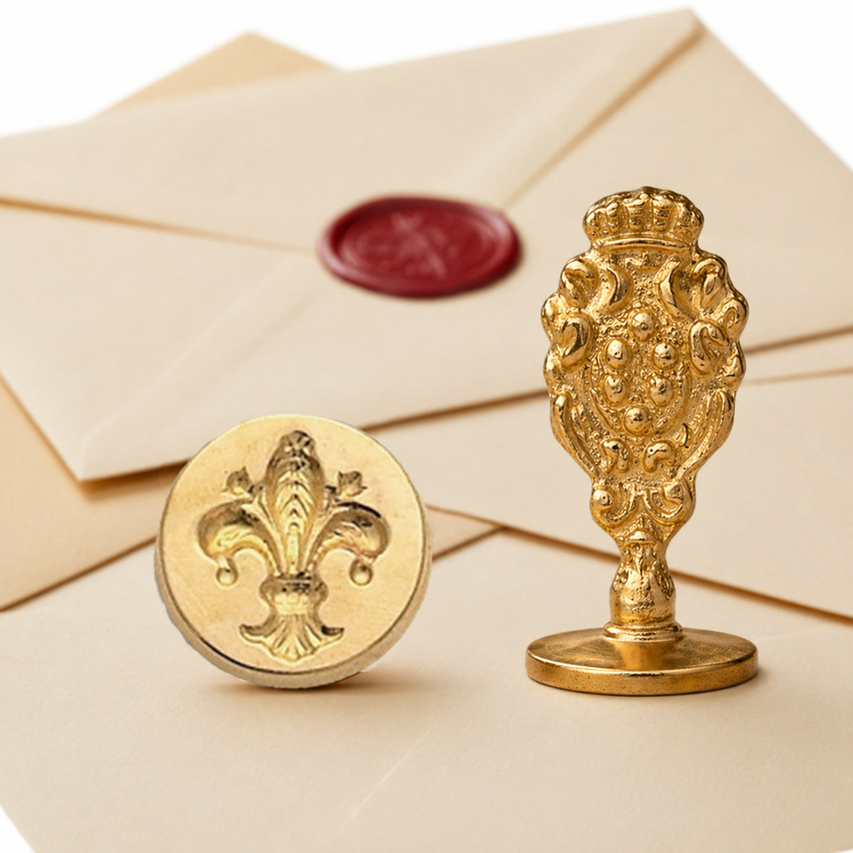 Fleur de Lys Wax Seal Stamp – Vintage-Style Round Florentine Brass Stamp with Attached Handle